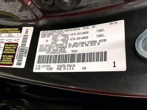 Used 2025 Toyota Tundra Limited AWD/4WD image 40