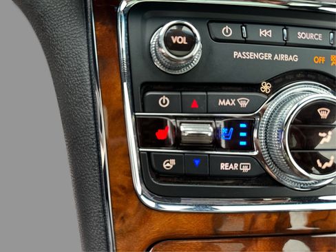 Used 2017 Lincoln Continental Reserve AWD/4WD image 29