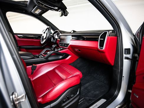 Certified 2023 Porsche Cayenne AWD/4WD image 28