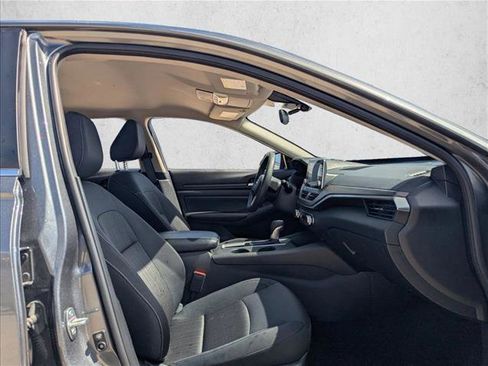 Used 2025 Nissan Altima 2.5 SV image 16