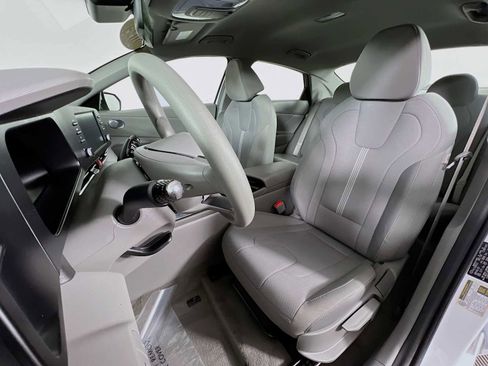 Certified 2024 Hyundai Elantra SE image 20