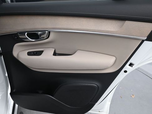 New 2026 Volvo XC90 B6 Plus w/ Protection Package Premier image 16