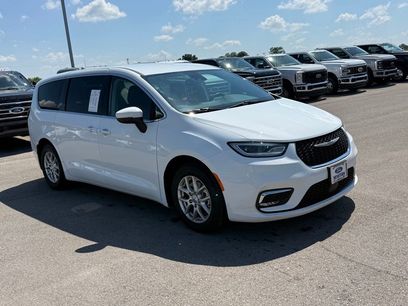 Used 2023 Chrysler Pacifica Touring-L