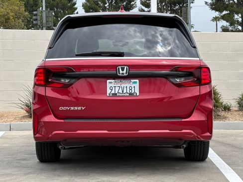 Certified 2025 Honda Odyssey EX-L image 9
