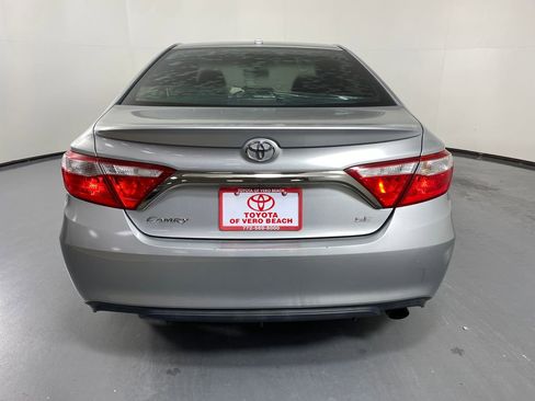 Used 2015 Toyota Camry SE image 5