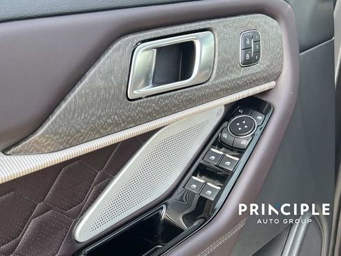 Used 2025 Ford Explorer Platinum w/ LUX Leather Package image 12