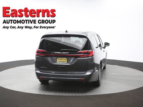 Used 2023 Chrysler Pacifica Touring-L FWD image 40