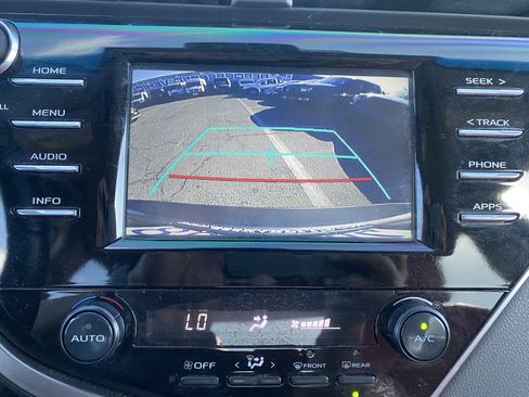 Used 2018 Toyota Camry SE FWD image 23
