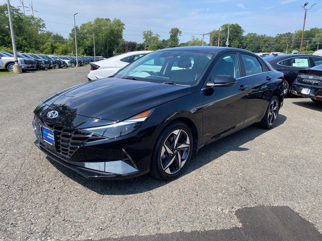 Certified 2023 Hyundai Elantra Limited w/ Winter Weather Package FWD image 6