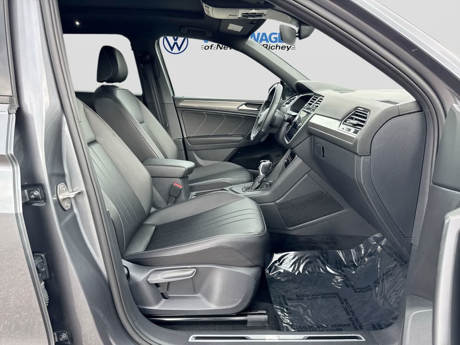 Used 2024 Volkswagen Tiguan SE R-Line FWD image 27