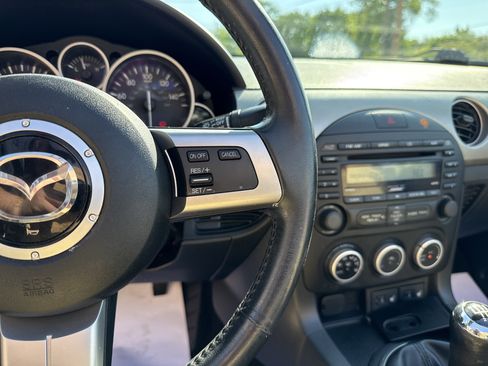 Used 2010 MAZDA MX-5 Miata Grand Touring w/ Premium Pkg RWD image 18