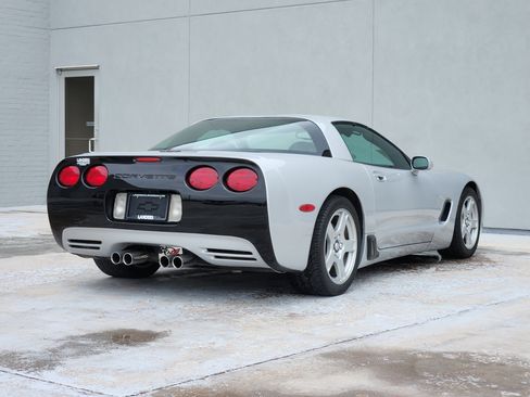 Used 1999 Chevrolet Corvette Coupe w/ Memory Pkg RWD image 7