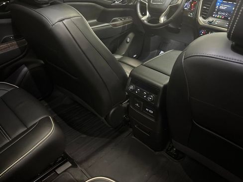 Used 2023 GMC Acadia Denali w/ Denali Ultimate Package FWD image 15