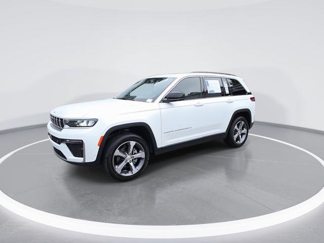 Used 2026 Jeep Grand Cherokee Limited w/ Luxury Tech Group II AWD/4WD image 4