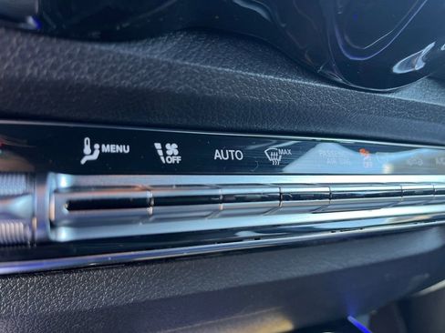 Certified 2025 Mercedes-Benz GLB 250 4MATIC image 24