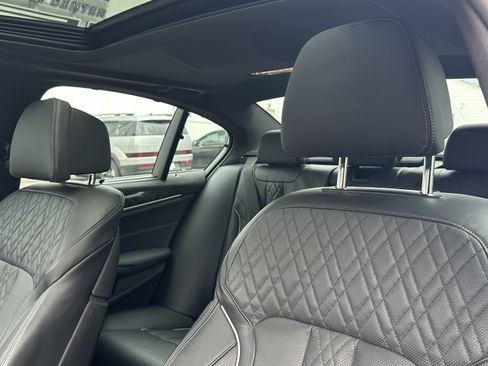 Used 2023 BMW M550i xDrive w/ Executive Package AWD/4WD image 18
