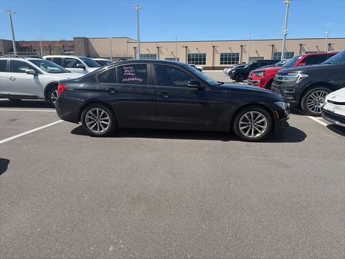 Used 2016 BMW 320i Sedan image 2