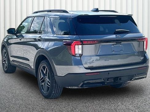 Used 2025 Ford Explorer ST-Line w/ ST-Line Street Pack AWD/4WD image 9
