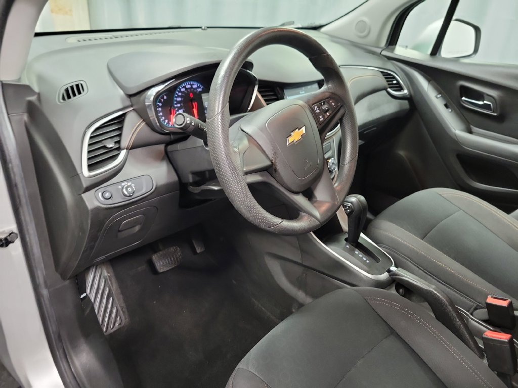 Used 2017 Chevrolet Trax LS AWD/4WD image 17