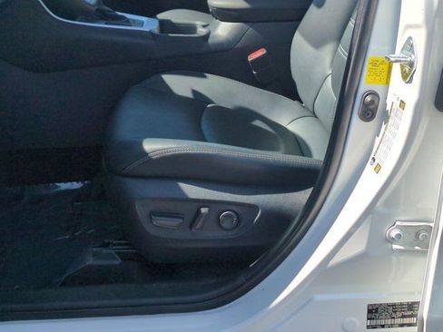 Used 2021 Toyota RAV4 XLE Premium image 13