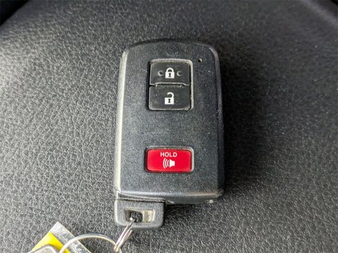 Used 2018 Toyota Tacoma TRD Sport image 32