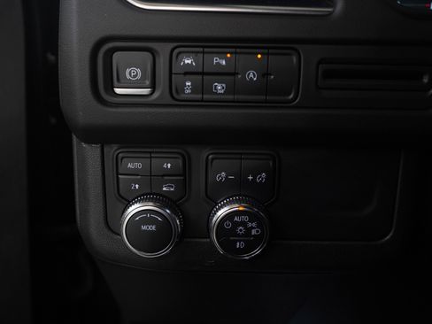 Used 2023 GMC Yukon XL SLT image 24