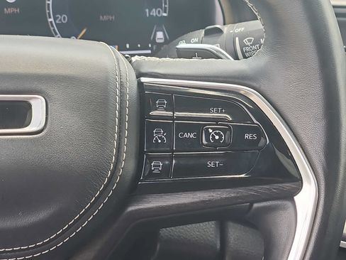 Used 2022 Jeep Grand Cherokee Overland w/ Luxury Tech Group IV AWD/4WD image 22