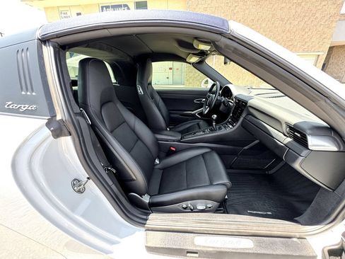 Used 2019 Porsche 911 Targa 4 AWD/4WD image 40