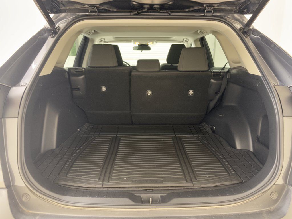 Used 2021 Toyota RAV4 XLE w/ Convenience Package FWD image 28
