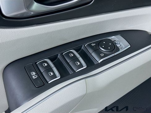 Certified 2025 Kia Sorento EX w/ Panoramic Sunroof Package image 18