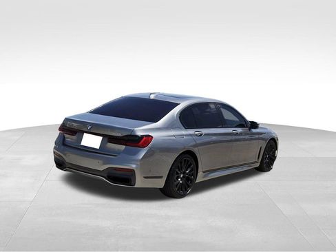 Used 2022 BMW 750i xDrive w/ Executive Package AWD/4WD image 4