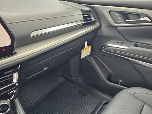 New 2026 Chevrolet Traverse LT w/ Driver Confidence Package FWD image 27