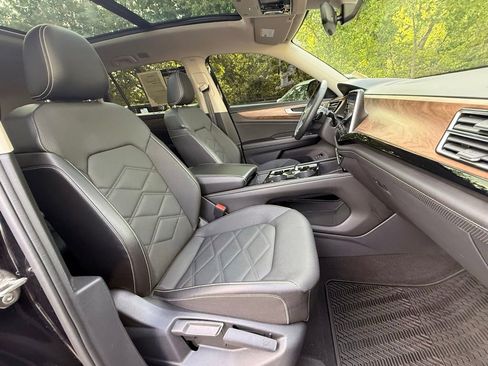 Used 2024 Volkswagen Atlas SE FWD image 39