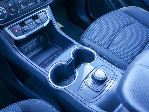 Used 2022 GMC Terrain SLE image 16