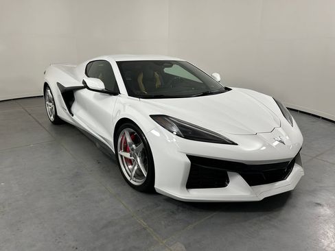 Used 2024 Chevrolet Corvette E-Ray w/ Chrome Exterior Badge Package AWD/4WD image 9