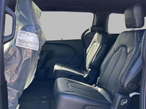 New 2026 Chrysler Voyager LX FWD image 5