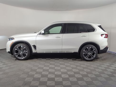 Used 2026 BMW X5 sDrive40i image 2
