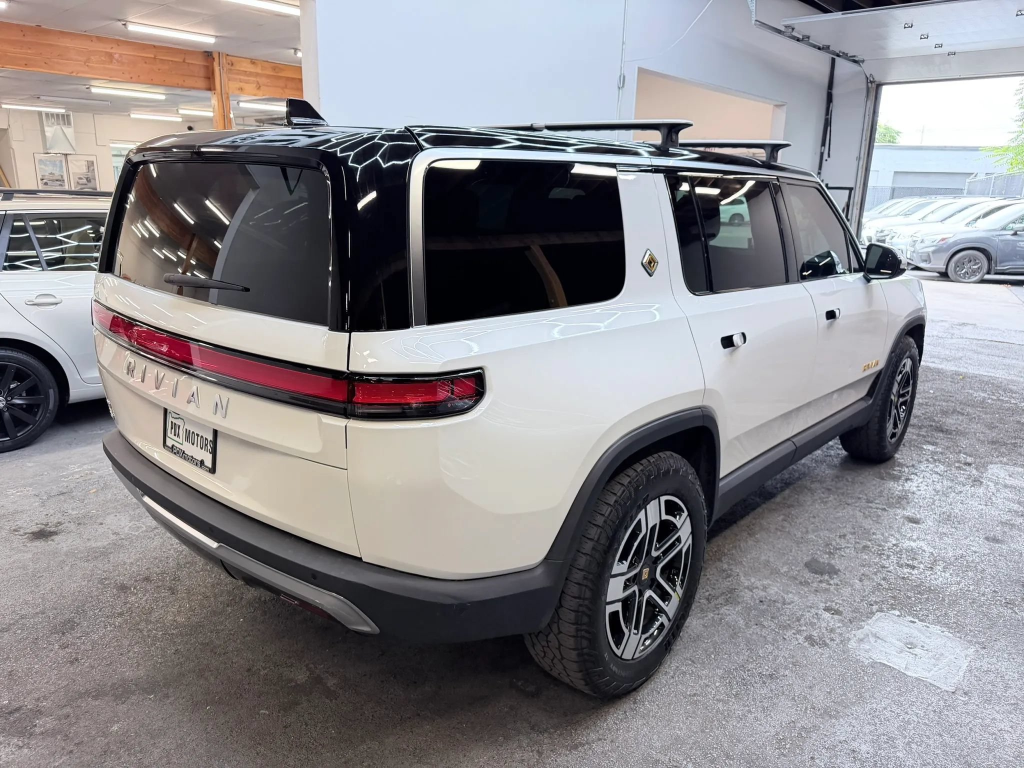 Used 2022 Rivian R1S Launch Edition Quad AWD/4WD image 9