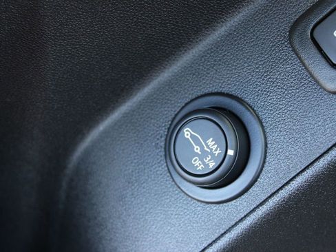 Used 2023 Chevrolet Equinox Premier AWD/4WD image 43