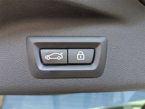 Used 2021 BMW X7 M50i image 13