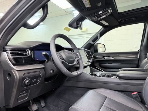 Used 2022 Jeep Wagoneer Series II w/ Premium Group I AWD/4WD image 16