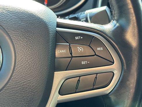 Used 2020 Jeep Cherokee Latitude Plus AWD/4WD image 18