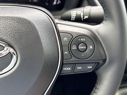 Used 2025 Toyota Corolla SE w/ SE Premium Package image 22