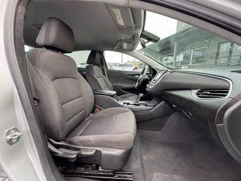Used 2018 Chevrolet Malibu LT image 14