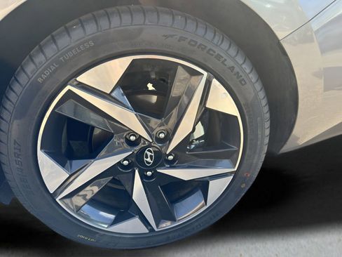 Used 2023 Hyundai Elantra SEL w/ Convenience Package image 10