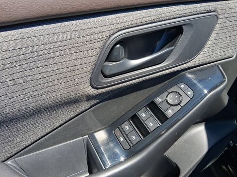 Used 2023 Nissan Rogue S FWD image 14