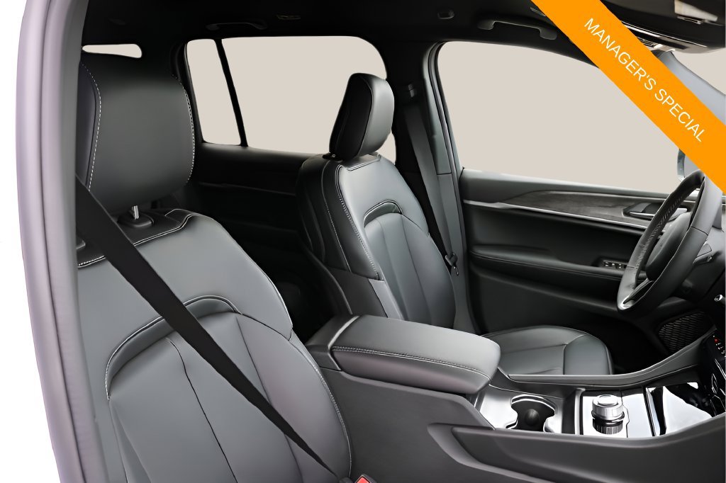 New 2026 Jeep Grand Cherokee Limited RWD image 18