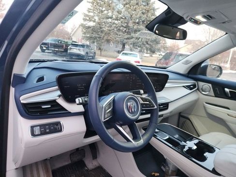 Used 2025 Buick Enclave Avenir image 11