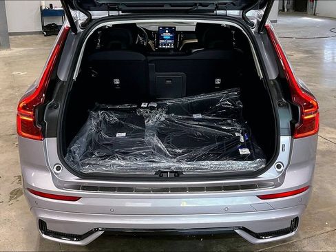New 2026 Volvo XC60 B5 Plus w/ Protection Package Premier AWD/4WD image 9
