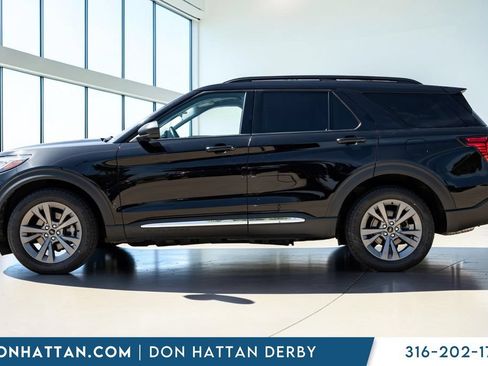 Used 2025 Ford Explorer Active w/ Active Comfort Package AWD/4WD image 2